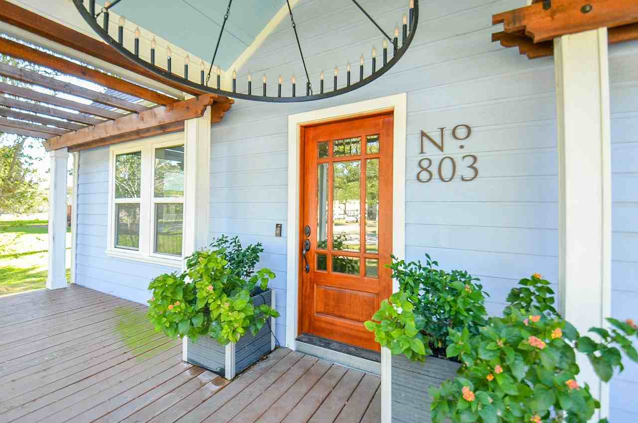 803 Austin St - Photo 3 of 19