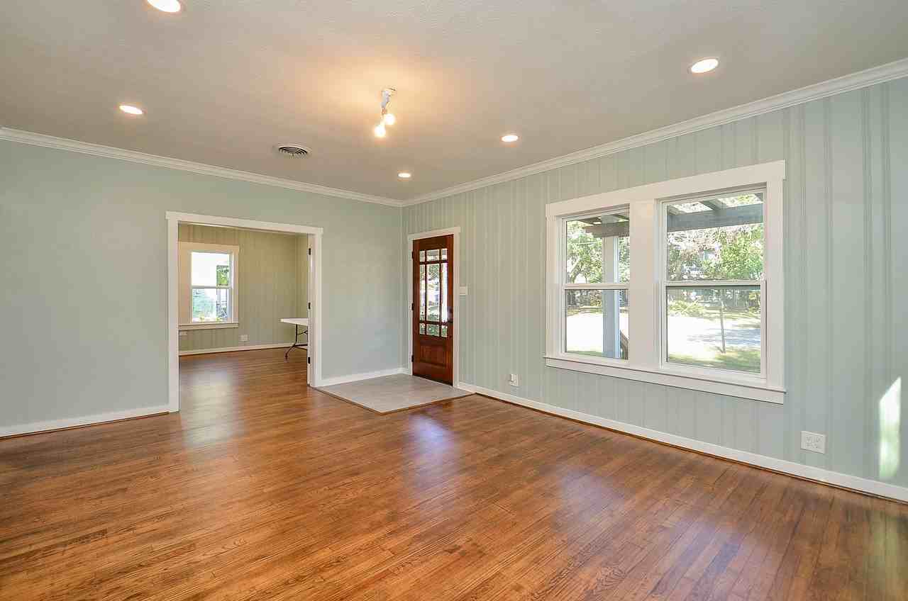 803 Austin St - Photo 5 of 19