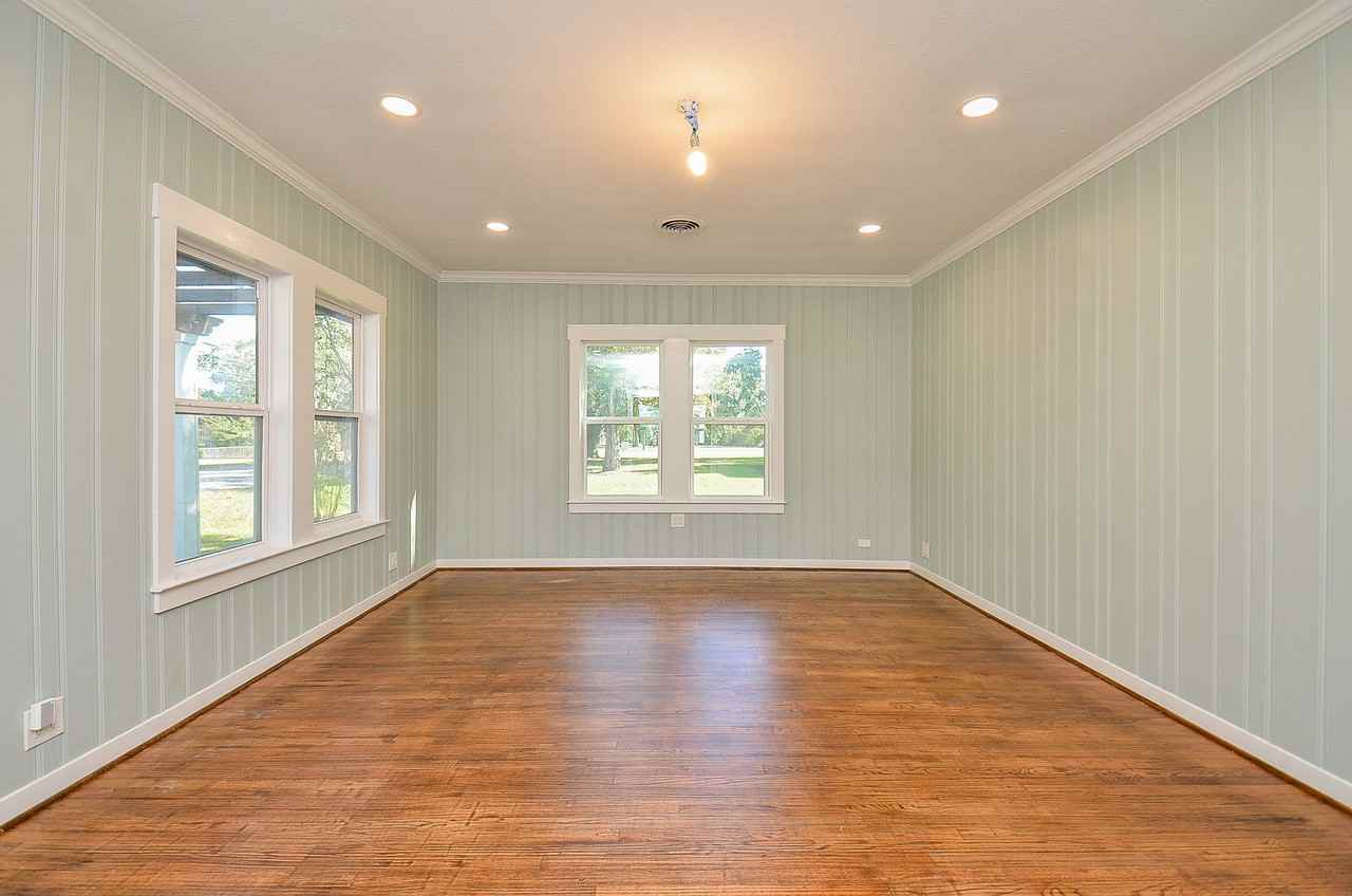 803 Austin St - Photo 6 of 19