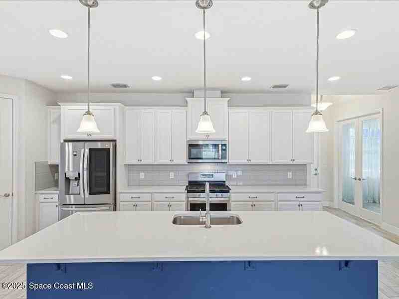 7921 Mocan Ct - Photo 7 of 50