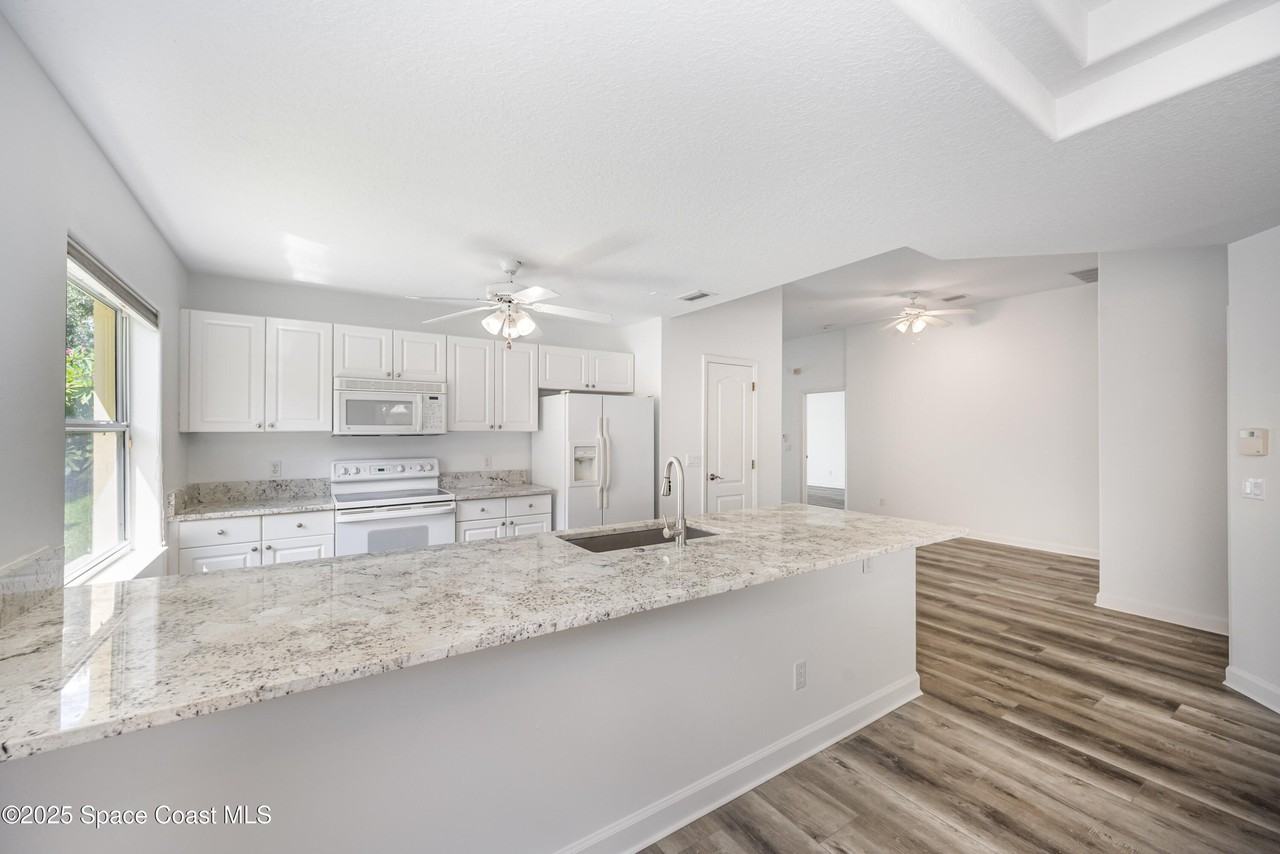 4920 Somerville Dr - Photo 5 of 26