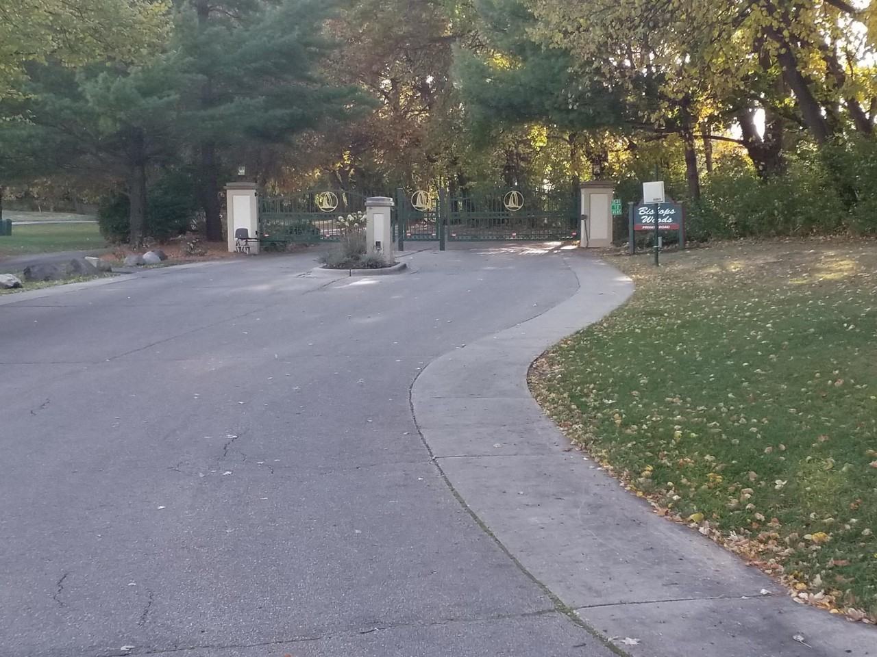 4582 Bishops Ct - Photo 4 of 17