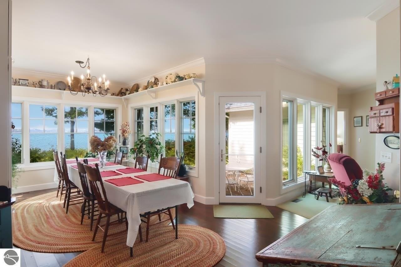 10512 Lakeshore Road - Photo 4 of 20