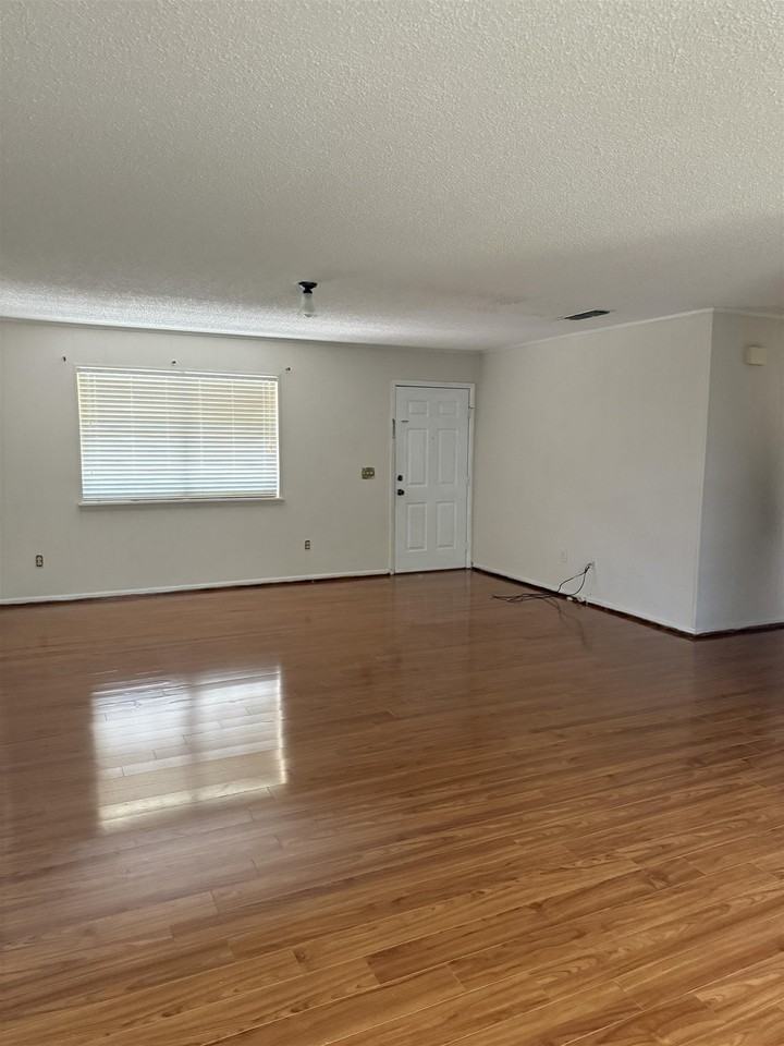 1702 S Center Street - Photo 3 of 13