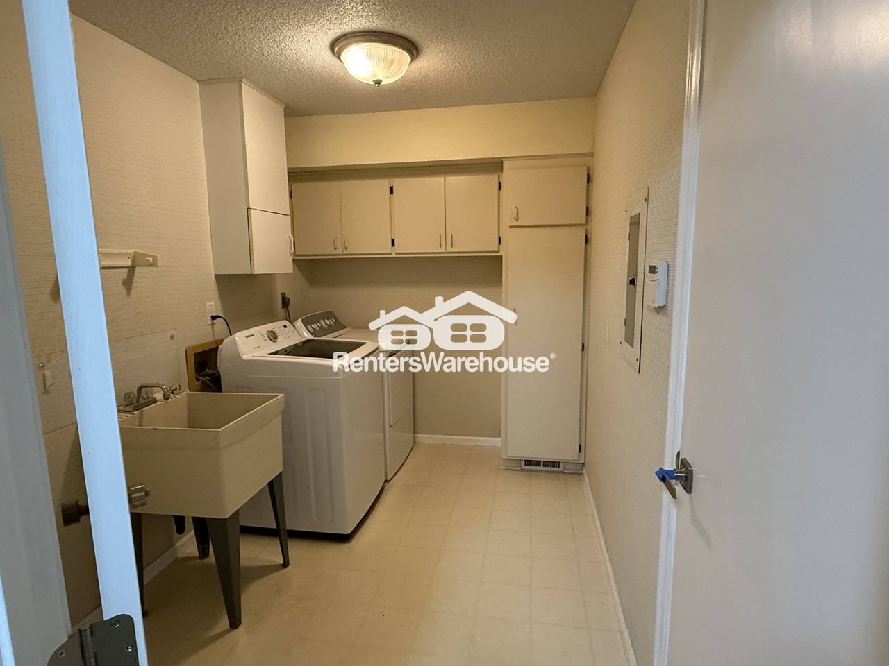 7406 Cahill Rd - Photo 3 of 34