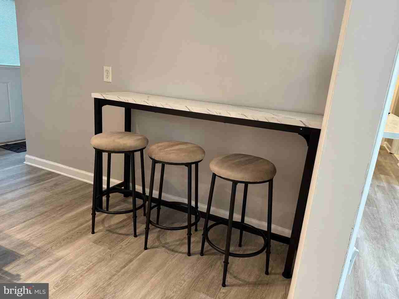 2208 Vermont Ave - Photo 5 of 30