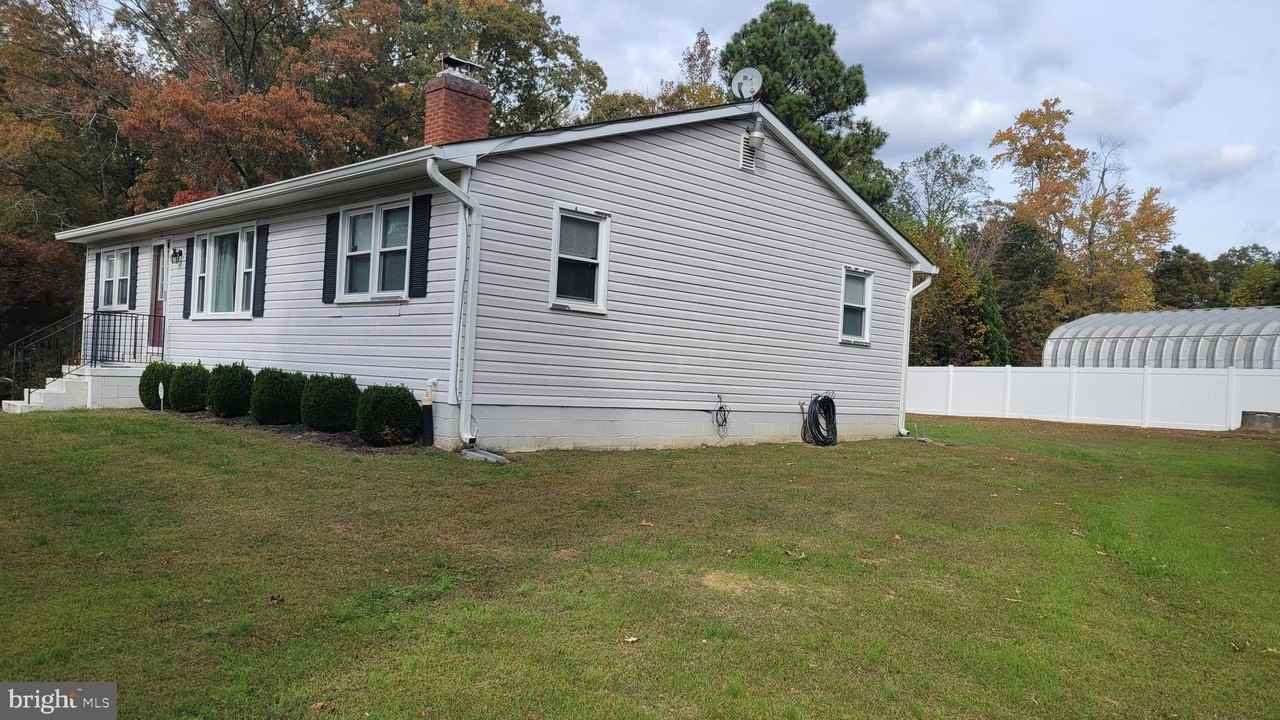 29620 Whalen Rd - Photo 2 of 16