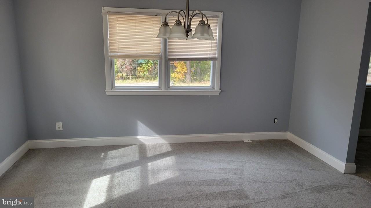 29620 Whalen Rd - Photo 4 of 16