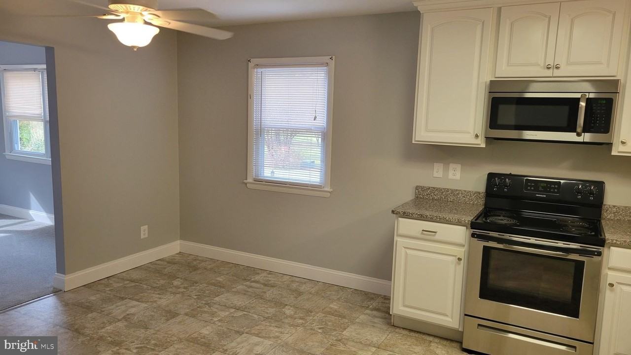 29620 Whalen Rd - Photo 7 of 16