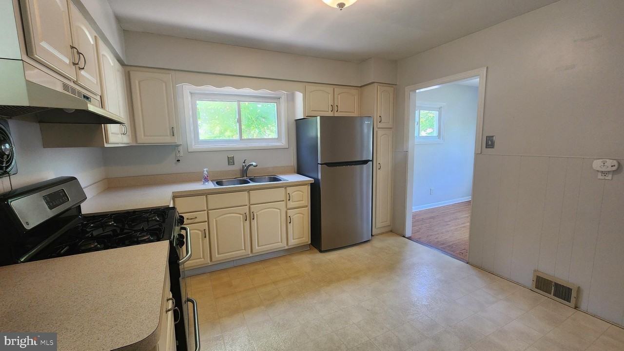 216 Pomona Avenue - Photo 7 of 19