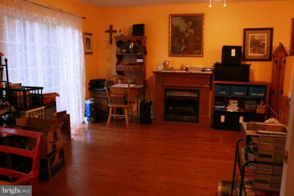 209 Franklin Street - Photo 5 of 14