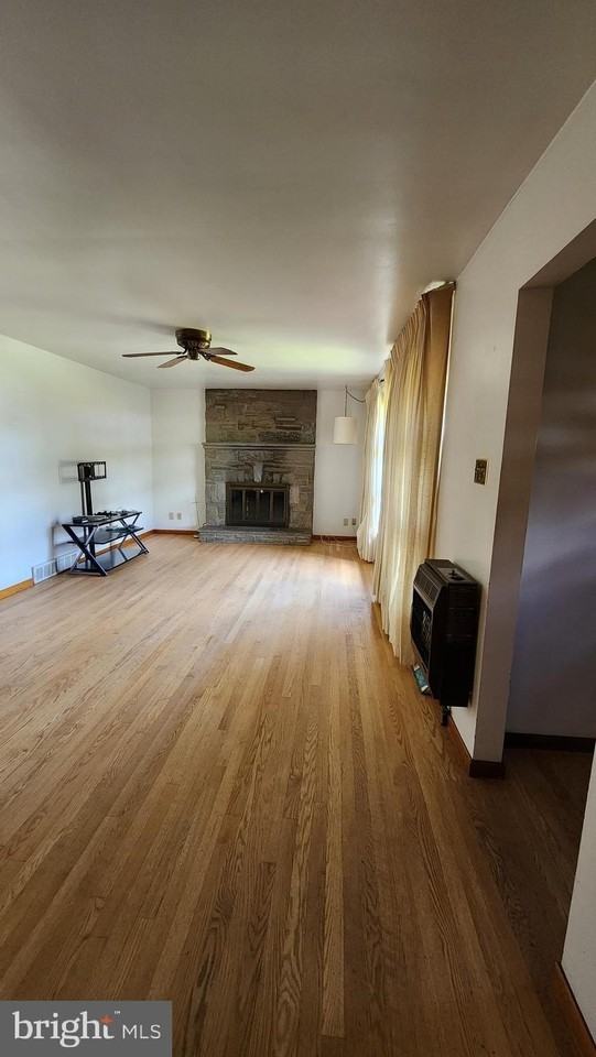 202 Holly Street - Photo 7 of 23