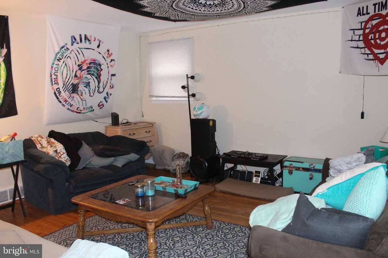 107 Franklin Street - Photo 4 of 17