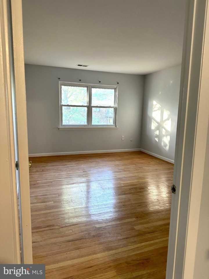 413 Silver Ct - Photo 4 of 7