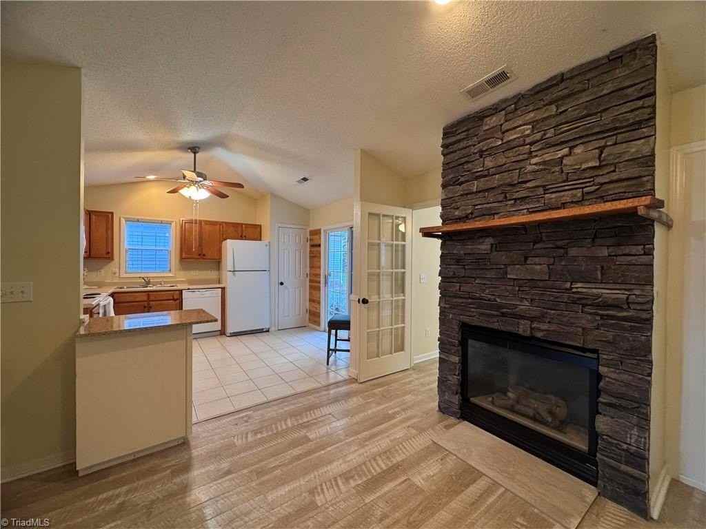 5520 Regents Village Drive - Photo 4 of 43