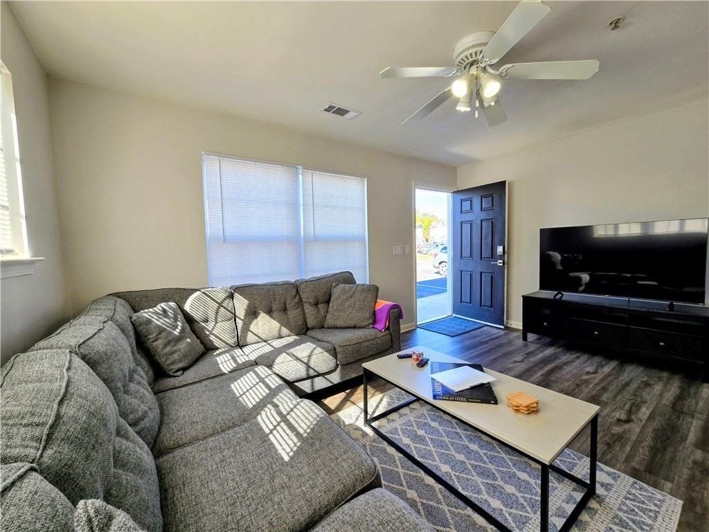 220 Campus Dr Apt H #H - Photo 5 of 33