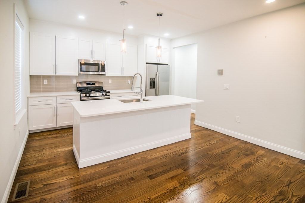 757 Washington St #1 - Photo 4 of 29