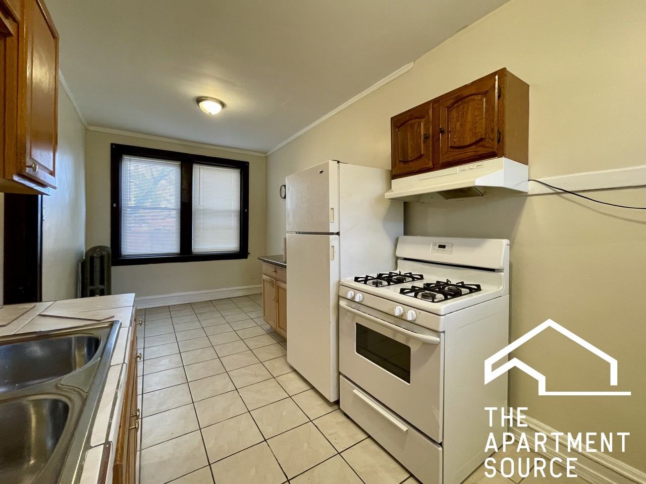 2402 N Leclaire Ave #3 - Photo 3 of 10