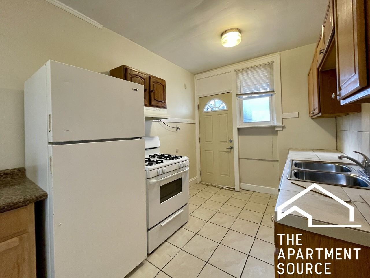 2402 N Leclaire Ave #3 - Photo 4 of 10