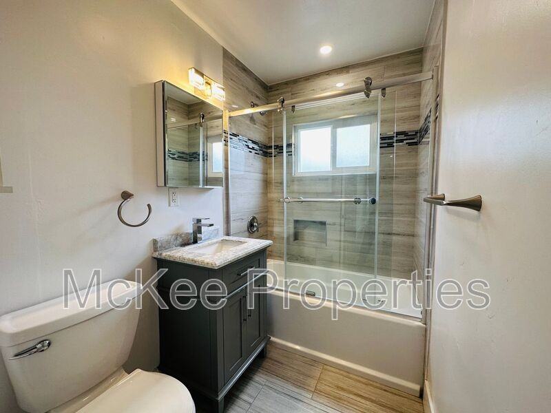 1658 Cable St - Photo 5 of 7