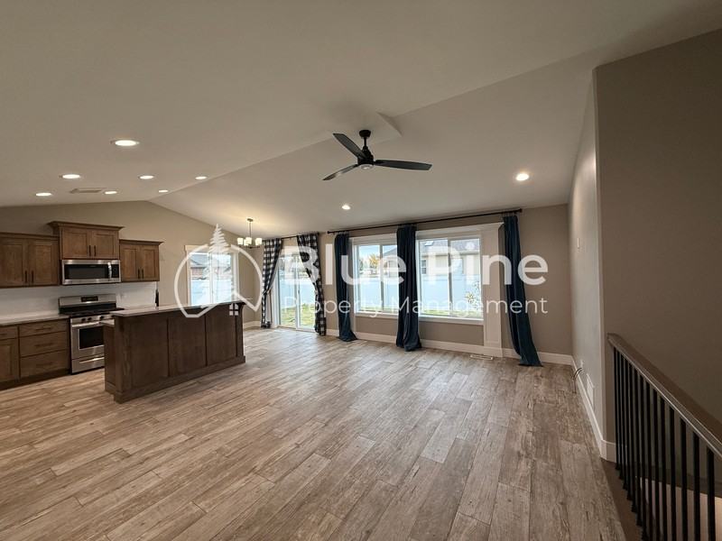 3755 Washington Parkway - Photo 3 of 31