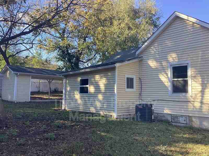 535 S Adams St - Photo 3 of 36