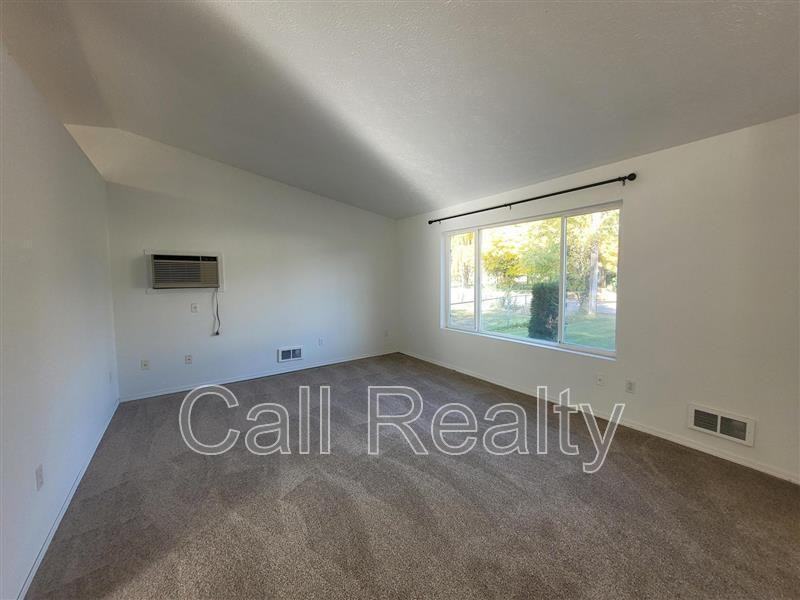 10714 E Augusta Ave - Photo 2 of 12