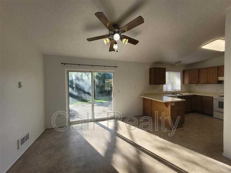 10714 E Augusta Ave - Photo 3 of 12