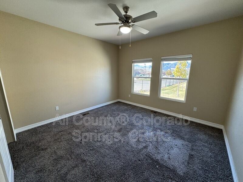 770 Thimbleberry Pt - Photo 5 of 36