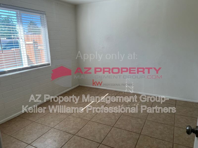 207 S 3rd St - Photo 5 of 7