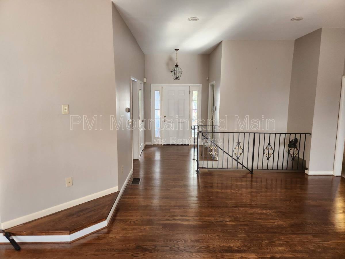 4000 Laurel Park Hwy - Photo 3 of 10