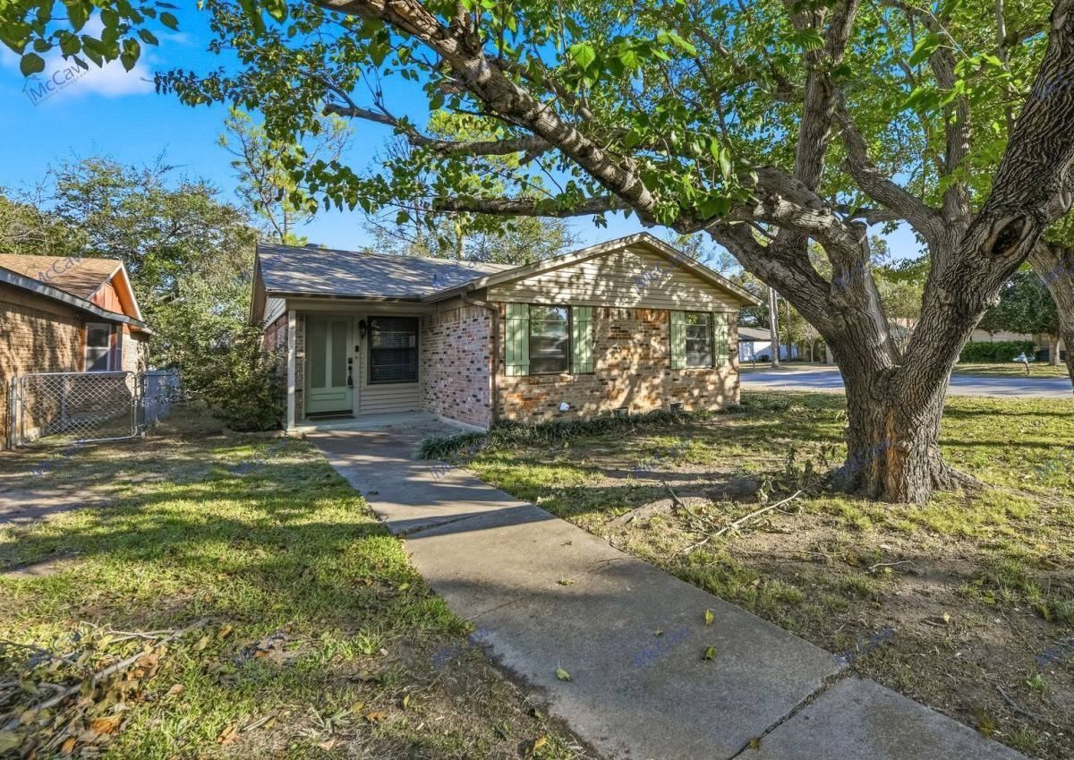 402 Vicki St - Photo 3 of 10