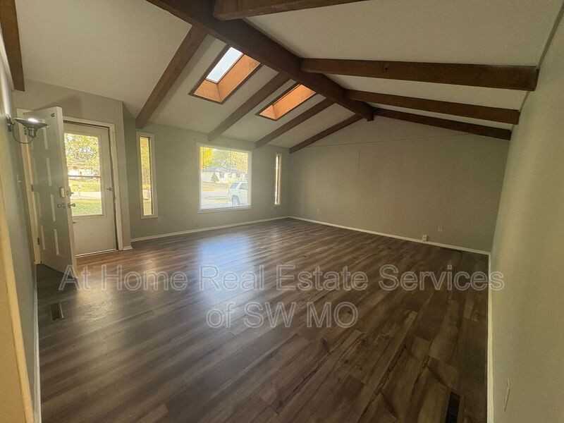 1911 N Old Orchard Ave - Photo 2 of 10