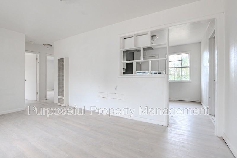 3128 Ne 15th St - Photo 2 of 11