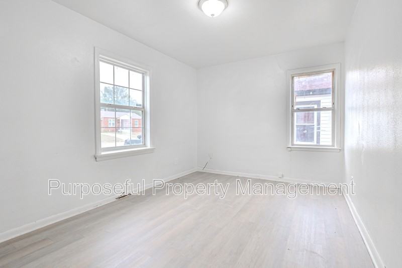 3128 Ne 15th St - Photo 5 of 11