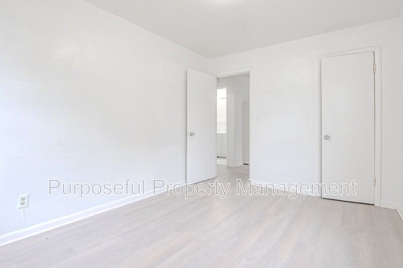 3128 Ne 15th St - Photo 6 of 11