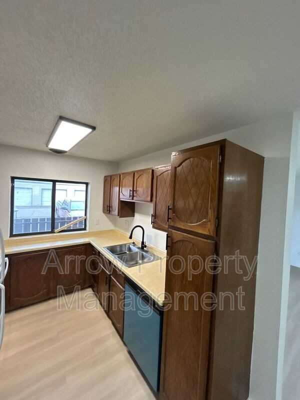 203 E Arbor Ave - Photo 3 of 14