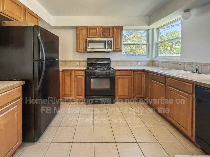 4302 Harmon Ave - Photo 4 of 16