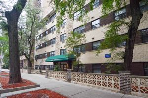 featured image of 510 W Briar Pl #504