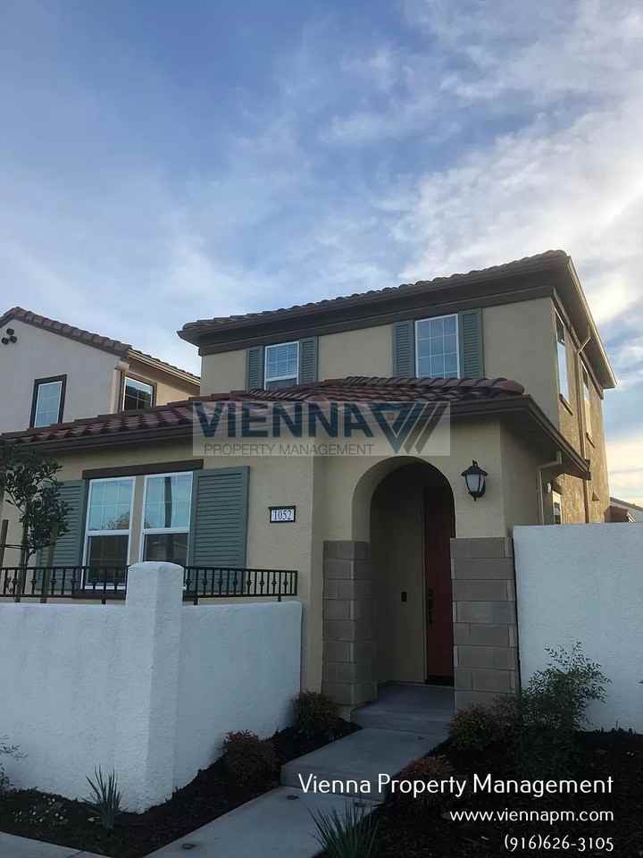 1052 Essington Lane - Photo 2 of 25