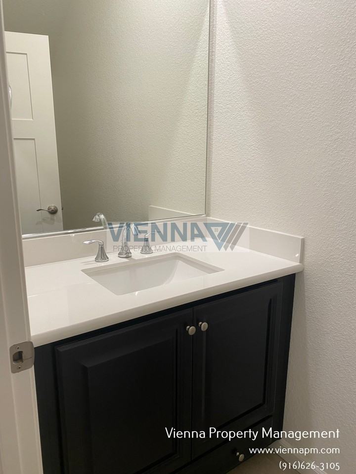 1052 Essington Lane - Photo 6 of 25