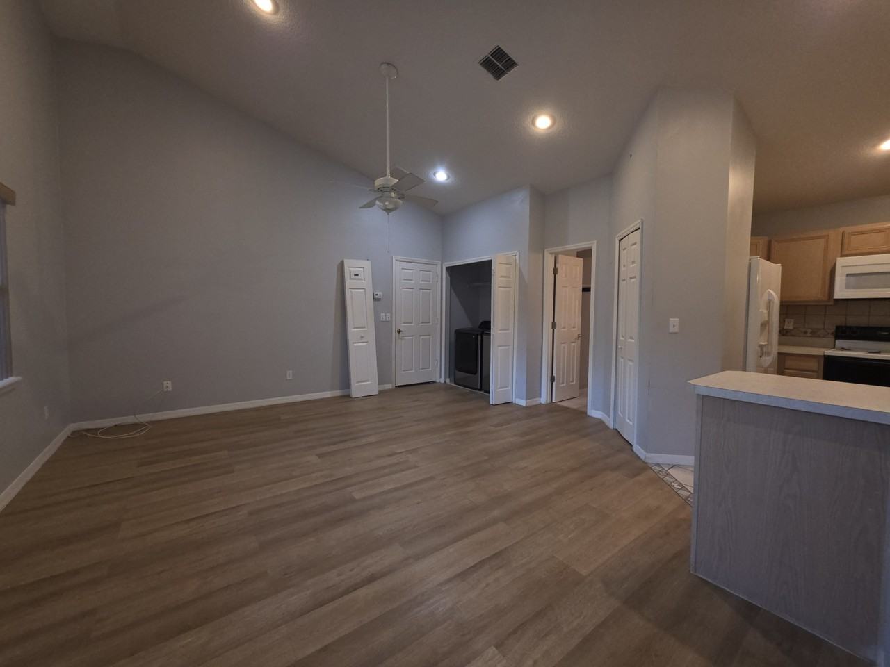 16637 Champions Ct - Photo 3 of 11