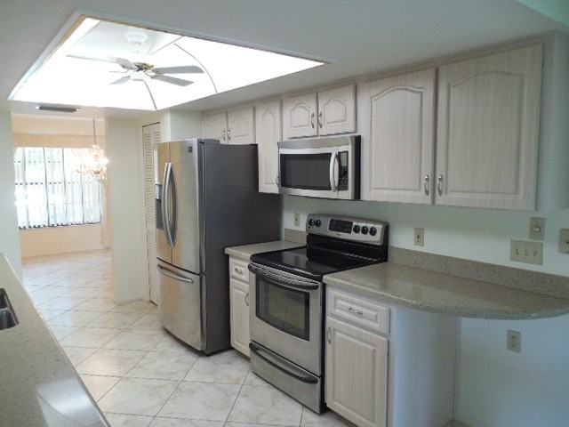 7399 Prince George Ct - Photo 3 of 28