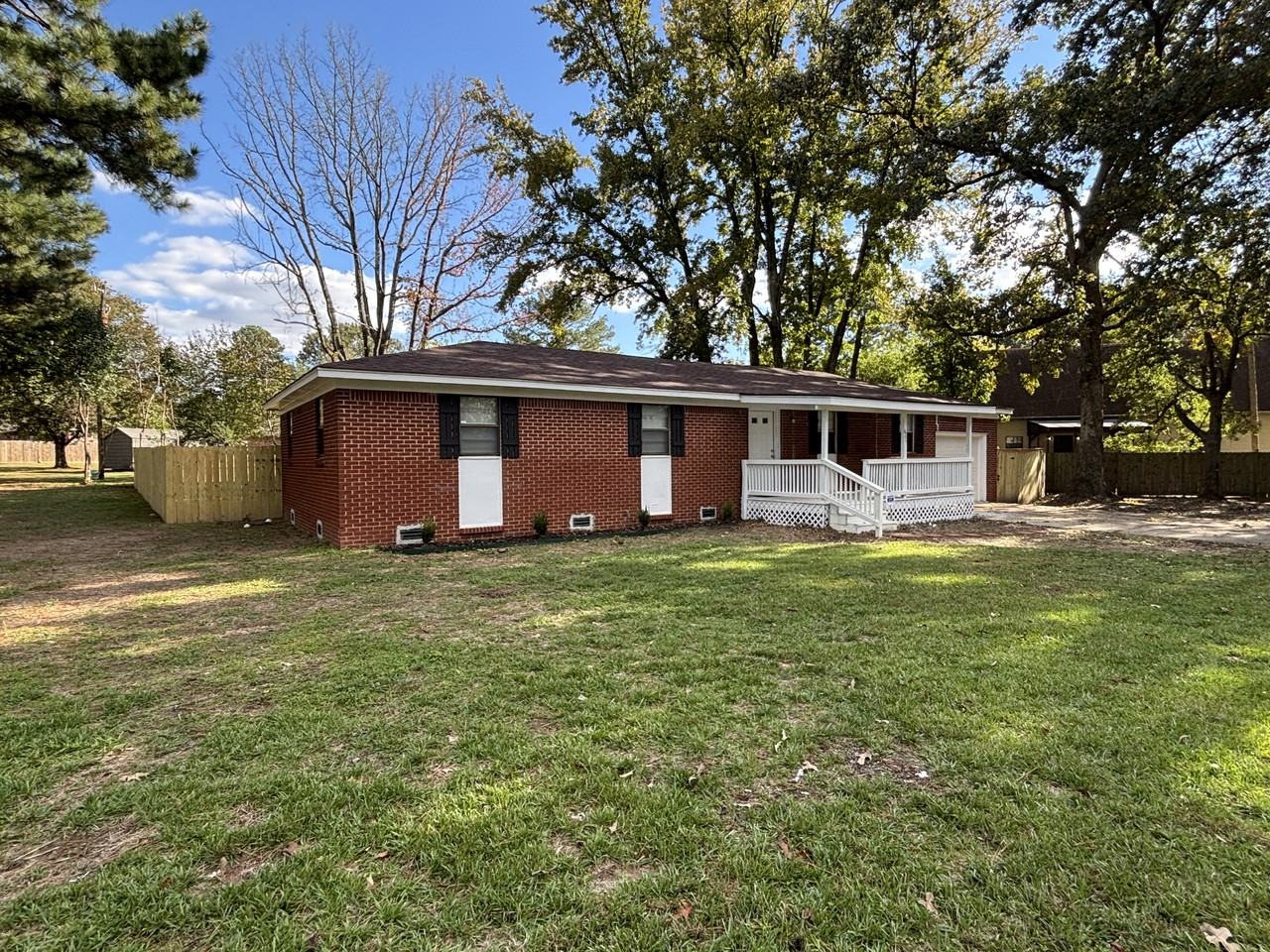 607 S Jackson St - Photo 2 of 23