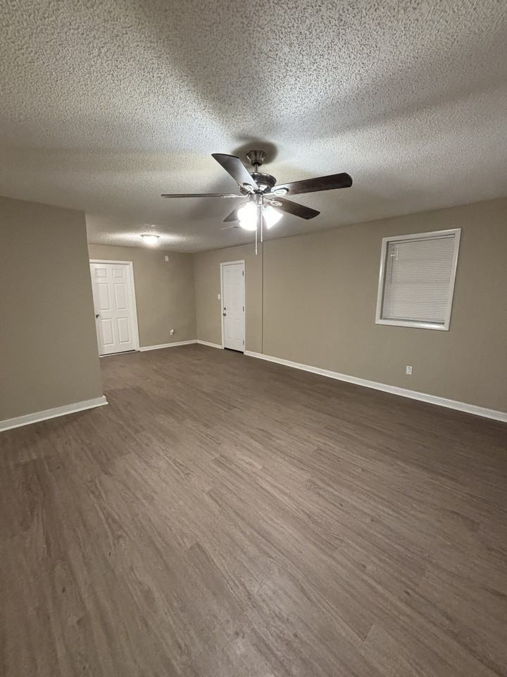 607 S Jackson St - Photo 3 of 23