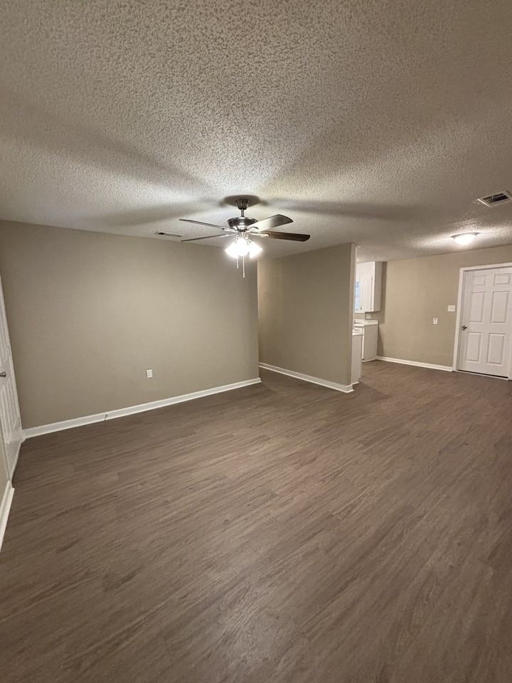 607 S Jackson St - Photo 4 of 23