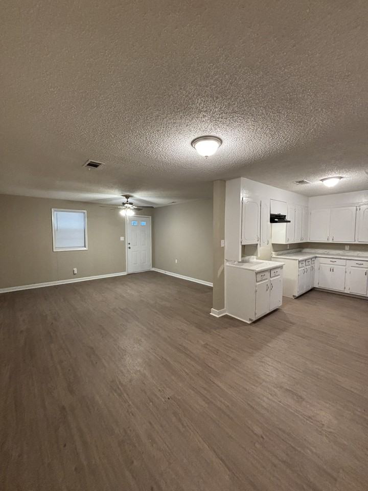 607 S Jackson St - Photo 6 of 23