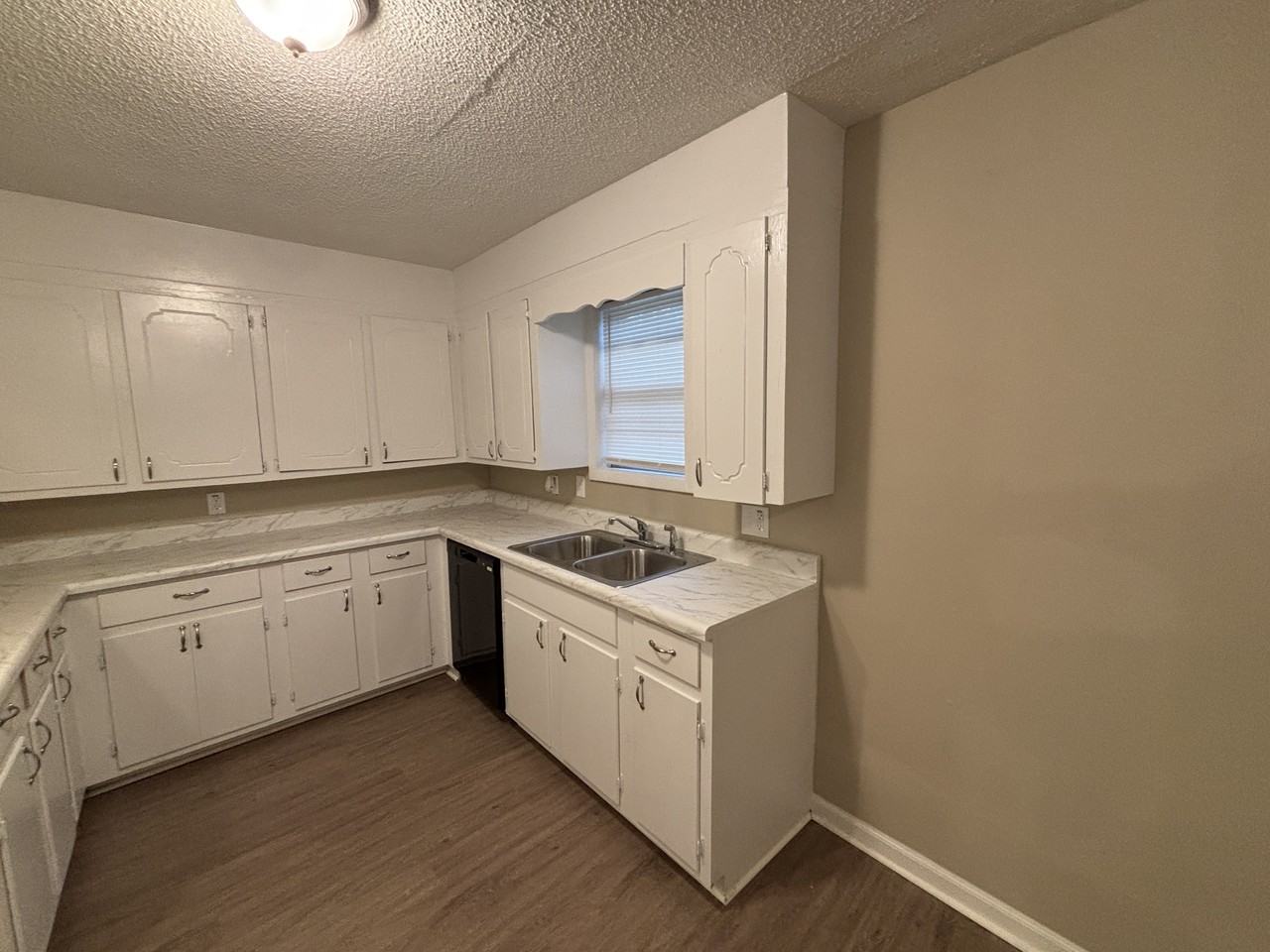 607 S Jackson St - Photo 7 of 23