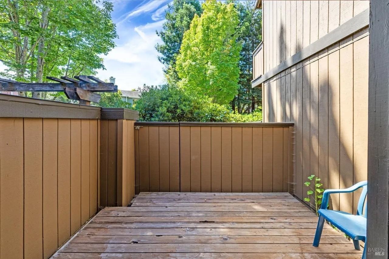 14 Arbor Ct - Photo 2 of 4