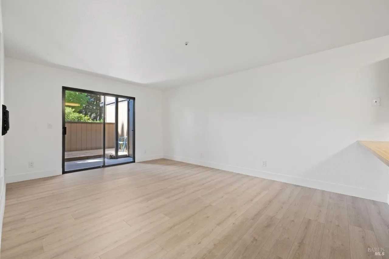 14 Arbor Ct - Photo 3 of 4